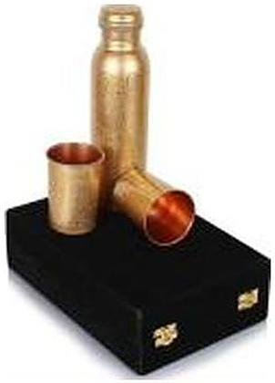 Copper bottle and two glasses in a black velvet gift box, catalogue code CU-042